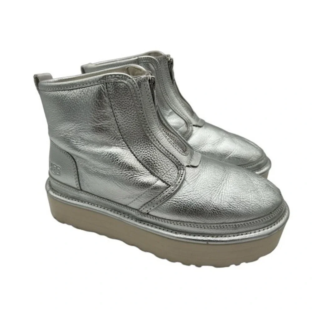 UGG Classic Mini Front Zip Boots Women's Size 8 Silver Metallic Leather Platform